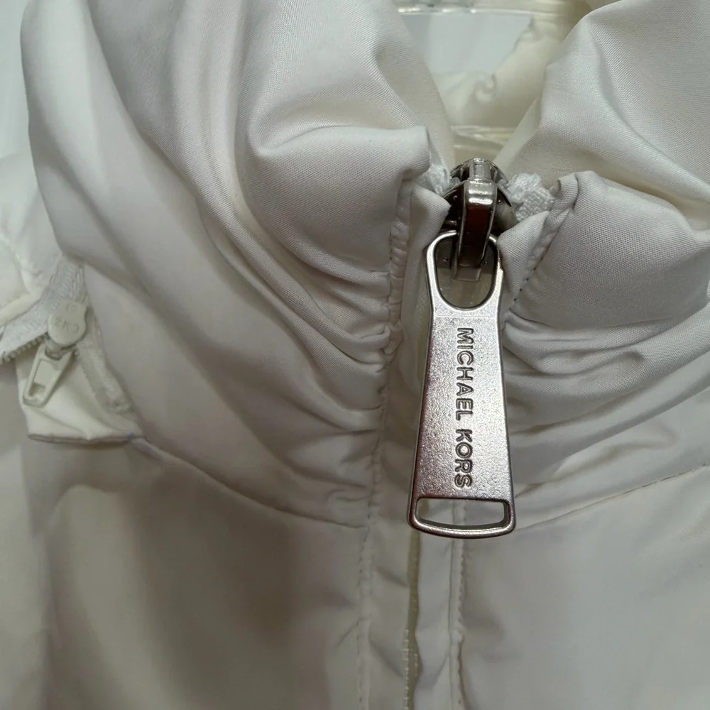 Michael Kors White puffer Vest. Sz‎ Medium